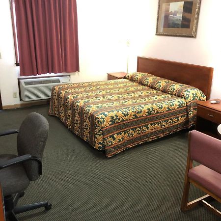 Budget Host Inn - Emporia Exterior photo