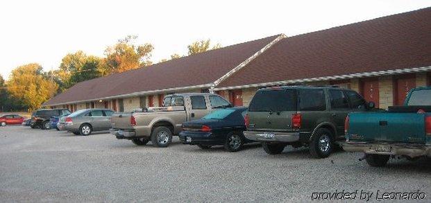 Budget Host Inn - Emporia Exterior photo